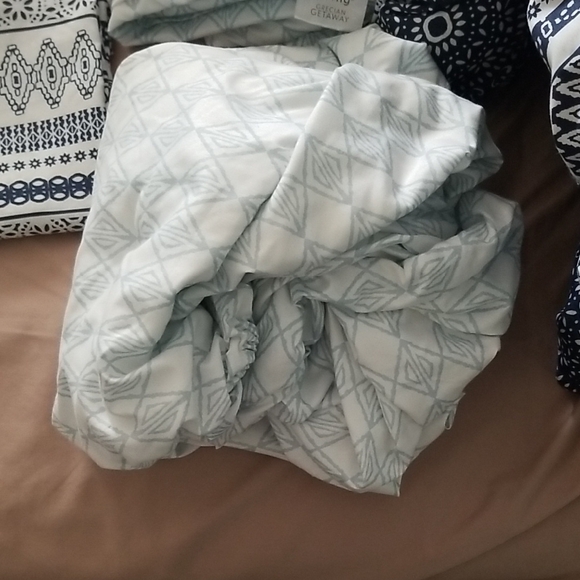 Real Living Bed Set - Picture 2 of 6